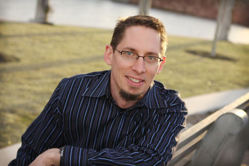 Archivo:Mark Regnerus banca.jpg