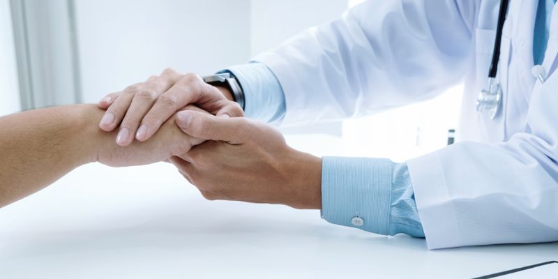 Archivo:Relación médico y paciente.jpg